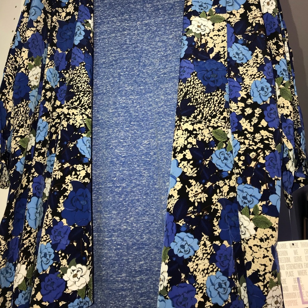 Lularoe beautiful blue floral Large Lindsay